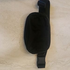 Black everywhere belt bag